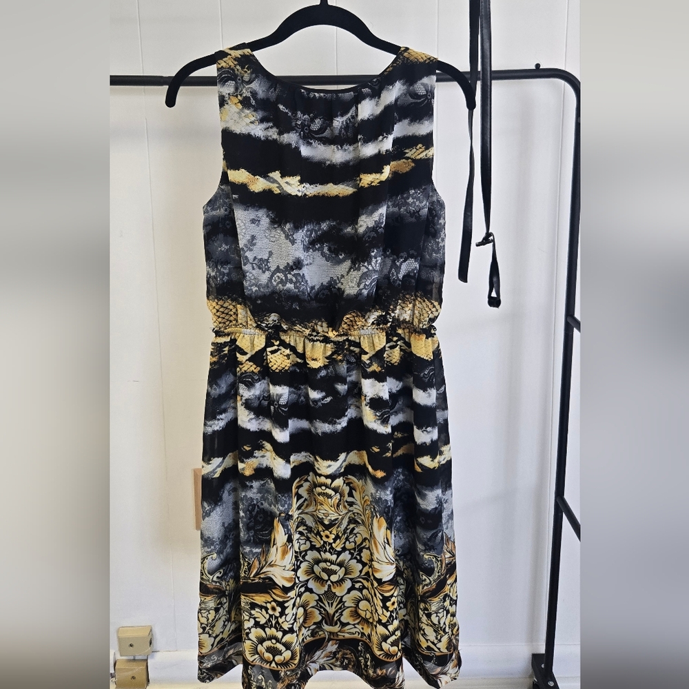 Black and Gold Sleeveless Dress
